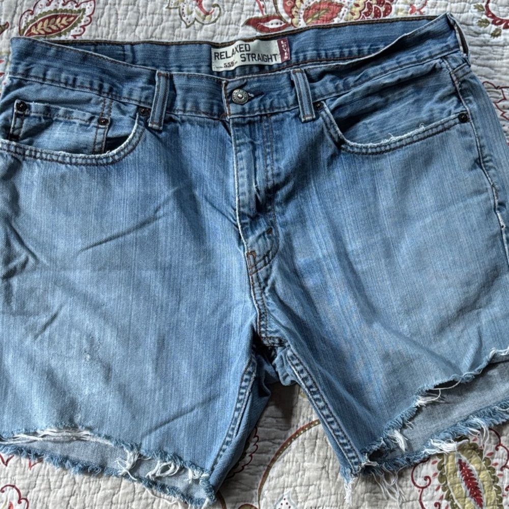 LEVI’S 559 Relaxed Straight cutoff denim shorts